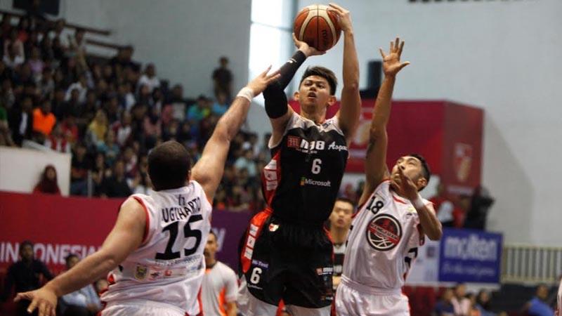 IBL menggunakan regulasi era Kobatama demi mengembalikan keseruan kompetisi dan memotivasi pemain lokal. - INDOSPORT